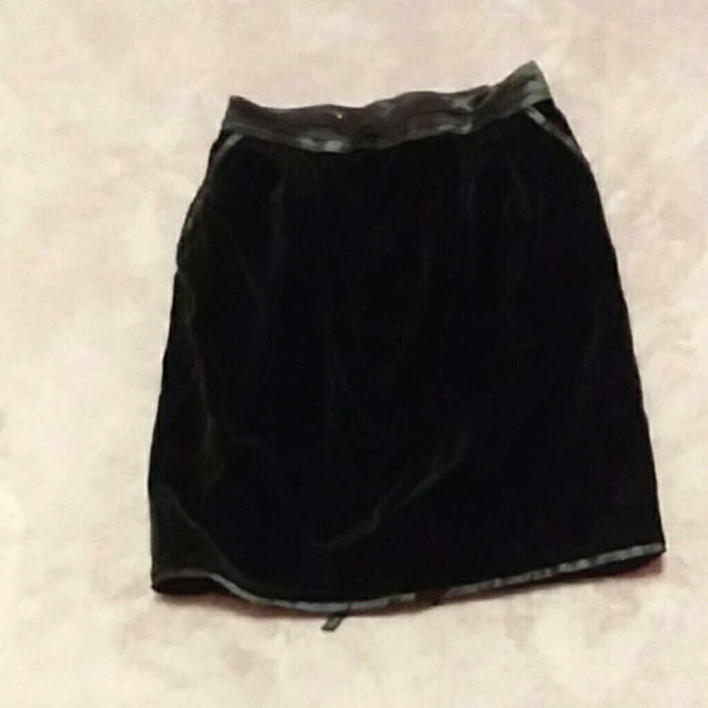 Escada vintage women's size 42 velour pencil skirt